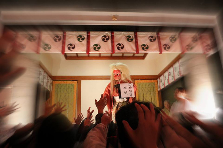 練馬大鳥神社 投げ餅